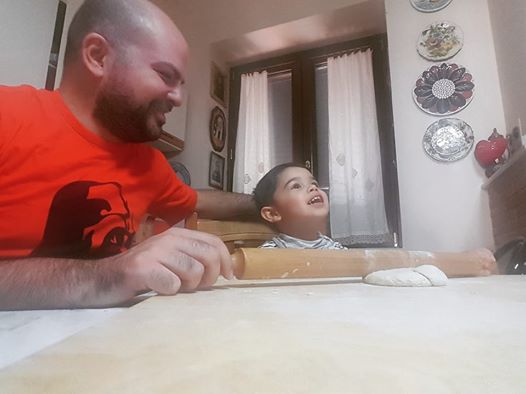 Ad esempio per me la felicità è impastare la pizza con il mio nipotino italo-svizzero Federico 🇮🇹❤🇨🇭
