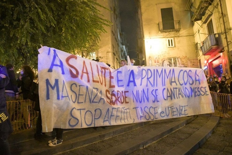 Manifestazione a Napoli contro il lockdown paventato da De Luca. Al fianco dei manifestanti e condanna ferma per i violenti! – VIDEO & APPROFONDIMENTO