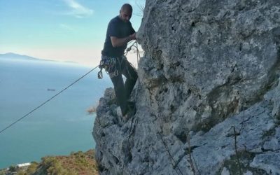 …ed ecco che essi ti insegnano a non splendere.  E tu splendi, invece. – FOTO