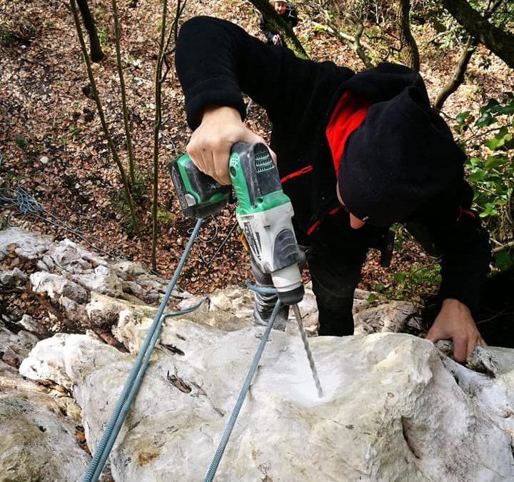 Il nostro impegno continua attraverso la chiodatura delle prime pareti per l’arrampicata, gli esami per operatore escursionistico ENDAS/CONI e la partnership con LEGAMBIENTE – FOTO