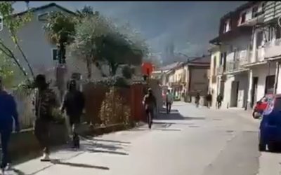 VIDEO – Coronavirus, a Serino controlli del Comune assenti. Decine di ragazzi, ospiti dei centri di accoglienza, per le strade del paese