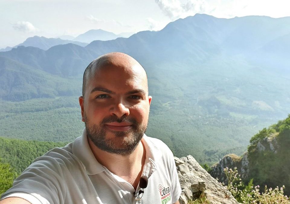 Rimanere chiusi in casa è ancora più dura, visto le belle giornate, ma almeno gli incivili non devastano spiagge e boschi