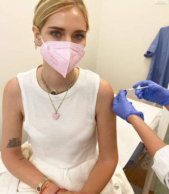 Chiara Ferragni si vaccina ed invita i suoi 24 mln di follower a fare lo stesso – ARTICOLO realizzato per stylise.it